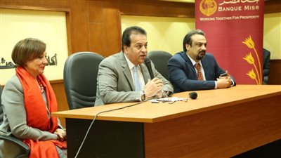 وزير التعليم العالي يلتقي طلاب كليات الطب المتفوقين في الامتحان الإلكتروني الموحد