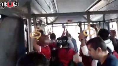 جماهير الأهلي تستعد لمغادرة مطار القاهرة لحضور مباراة الترجي (فيديو)