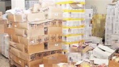 ضبط 195 عبوة مواد غذائية فاسدة في الغردقة
