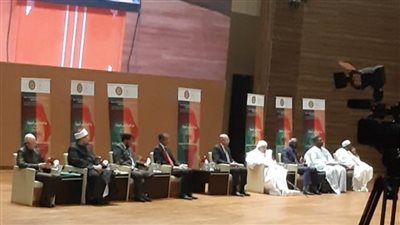 وزير الأوقاف يهدي الرئيس الموريتاني أحدث إصدارات الوزارة