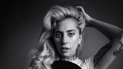 ليدي جاجا تفوز بجائزة أفضل فنانة بوب في حفل «AMAs»