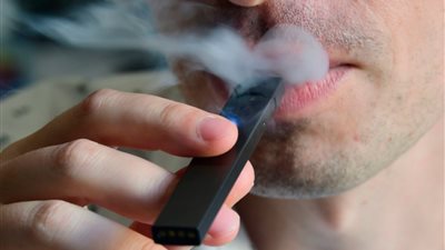 حظر مبيعات السجائر الإلكترونية المنكهة في المتاجر الأمريكية