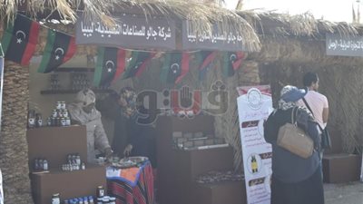 15 صورة ترصد إعجاب العرب والأجانب بتمور سيوة