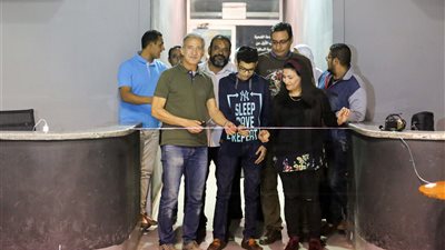 فنان بدرجة «بطل» يهزم السرطان بالرسم في ساقية الصاوي