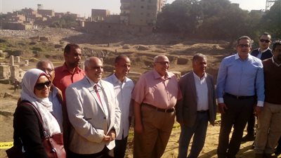 وزير الآثار من موقع حفائر عرب الحصن: «الأجانب بيشتكوا من الحر»