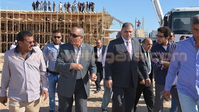 رئيس هيئة الأوقاف المصرية يتفقد قرية الحرفيين بالغردقة