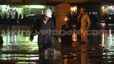 بالفيديو والصور.. المنطقة الشمالية تشفط مياه الأمطار من نفق المندرة بالإسكندرية