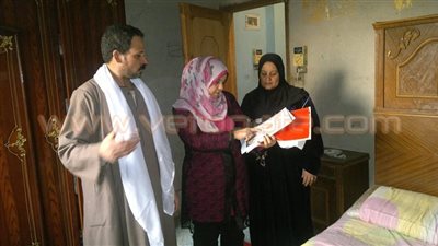 بالصور.. «مصريات ضد الإرهاب» في منزل الشهيد أحمد سعيد بكفر صقر