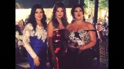 بالفيديو والصور.. نجمات السينما في حفل زفاف ابنة صفاء أبو السعود