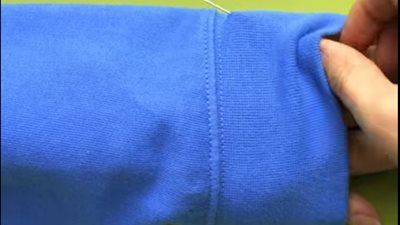 أفضل طرق إصلاح ملابس الشتاء بالإبرة والخيط (فيديو)