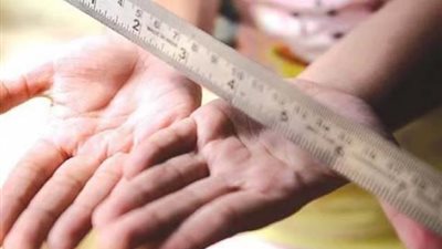 «يا بخت من كان المدرس والده».. معلم يضرب طالبا تشاجر مع نجله بشبرا