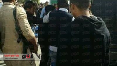 بالصور.. حراسة مشددة أثناء امتحان الطالب المعتقل بالسويس