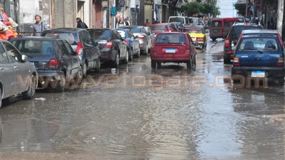 بالصور.. تراكم مياه الأمطار بشوارع الإسكندرية يغضب المواطنين