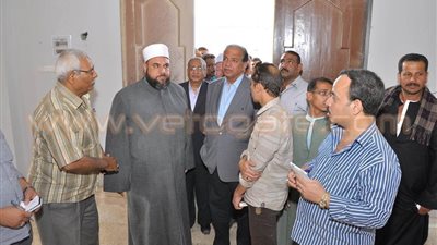 بالفيديو والصور.. محافظ أسيوط يتفقد قرى الظهير الصحراوي