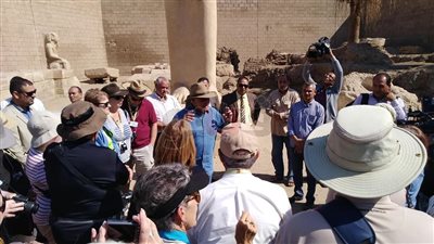 «زاهي حواس» يتفقد الأماكن الآثرية بأبيدوس في سوهاج (صور)