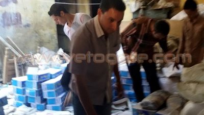 بالصور.. ضبط مصنع يغش ملح الطعام ويتلاعب في أوزان السكر ببني سويف