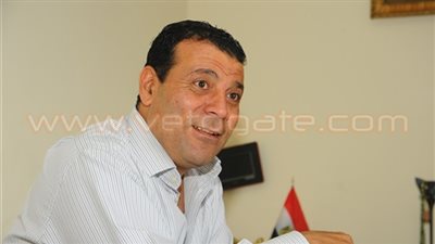 «عصام كامل» عن عدد من نواب البرلمان: «ملعون أبوها ديمقراطية»