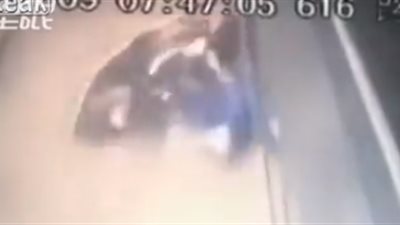 لحظة مصرع طفل دهسا تحت عجلات حافلة (فيديو)