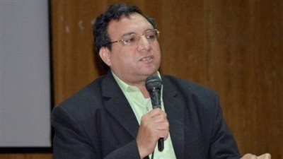 عمار على حسن: أنصار مبارك والإخوان يعقدون صفقات سرية