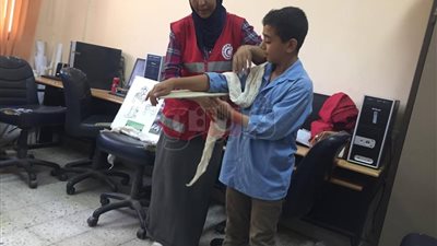 الهلال الأحمر يبدأ برنامج «صحة وسلامة» بمدارس الأقصر (صور)