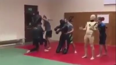 بالفيديو.. شباب ينفذون مقلبا مرعبا بصديقهم (بالفيديو)