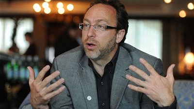 «ويكيبيديا» تحث «آبل» على إيقاف بيع آيفون في بريطانيا