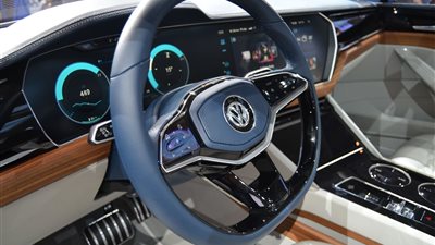 «فولكس فاجن» تحول مسار خطتها إلى سيارات هجين