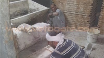 «عم رمضان» يروى حكاية ٣٠ سنة أمام النار