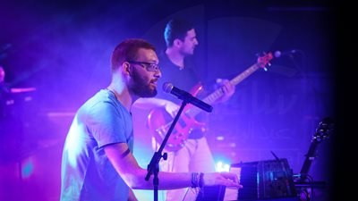 «ستروبيري سوينج» تحتفل بسنويتها الأولى مع جمهورها في الساقية