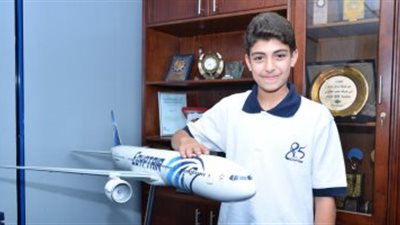 مصر للطيران تجدد رعايتها لبطل الإسكواش المصري عبد الله عمرو عادل