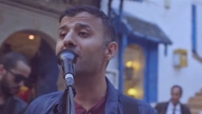 «قمر الغربة» أحدث أغاني حمزة نمرة مع التونسي أرماستا (فيديو)