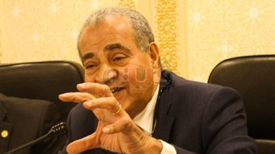 وزير التموين يعلن موقفه من التحول للدعم النقدي بدلا من العيني