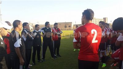 البدري يجتمع بلاعبيه في أول تدريبات المنتخب الأوليمبي