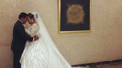 لحظة رومانسية لـ«ويزو» نجمة مسرح مصر وزوجها قبل حفل الزفاف