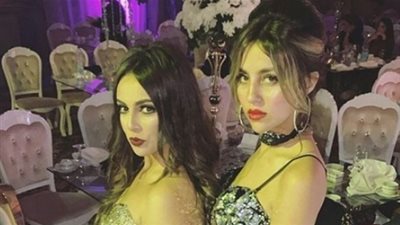 إسراء عبد الفتاح وشقيقتها تتألقان في حفل زفاف «ويزو»