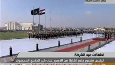 بالفيديو.. الرئيس منصور يضع إكليلًا من الزهور على قبر الجندي المجهول