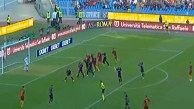 روما يتقدم على سامبدوريا 1/ 0 في الشوط الأول (فيديو)