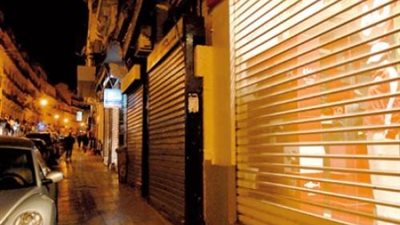 أصحاب المحال يطالبون بإعادة 