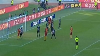 روما يسحق سامبدوريا برباعية بالدوري الإيطالي (فيديو)