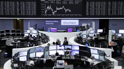 أديداس وسوسيتيه جنرال يقودان أسهم منطقة اليورو للارتفاع