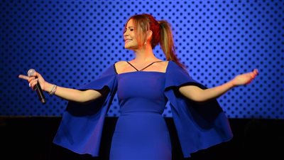 كارول سماحة تتألق في حفل أوبرا دبي بإطلالة مميزة (صور)