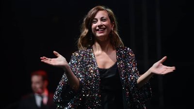 اللبنانية عزيزة تفتتح مهرجان التراث المعاصر في الكويت (صور)