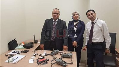 ضبط 6 طائرات تجسس بحوزة راكب بمطار القاهرة (صور)