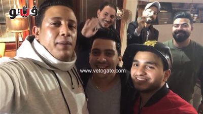 حمو بيكا بعد توقيع أول فيلم سينمائي: كسبانين عشان معانا ربنا (فيديو)