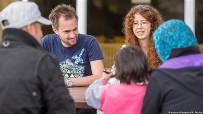 كفالة اللاجئين في ألمانيا.. مسئولية تستمر لسنوات