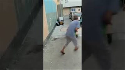 مسنان يشعلان مواقع التواصل بطريقة لعبهما (بالفيديو)