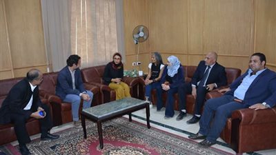 الوادي الجديد تستقبل وفدا إيطاليا لبحث دعم الصناعات الحرفية (صور)