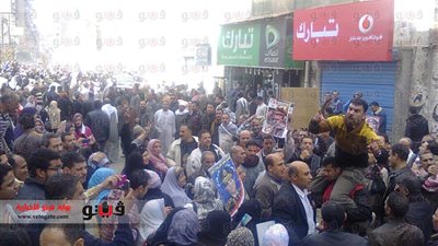 بالصور.. مسيرة لعمال غزل المحلة للمطالبة بتطبيق الحد الأدنى للأجور