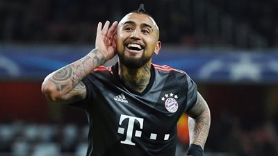 «فيدال» يضمن مكانا أساسيا في تشكيل برشلونة أمام أتلتيكو مدريد