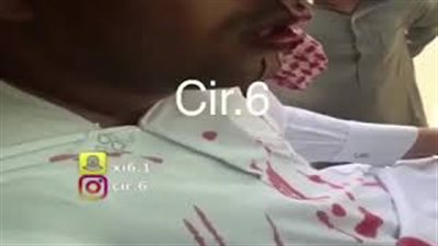 اعتداء سعودي على رجل بالضرب المبرح (فيديو)